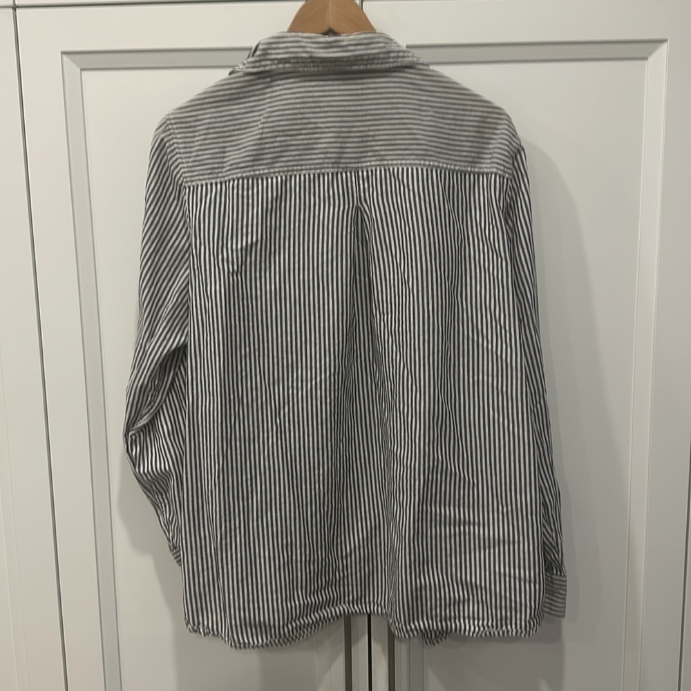 Long Sleeve Button Up - Picture 4 of 4
